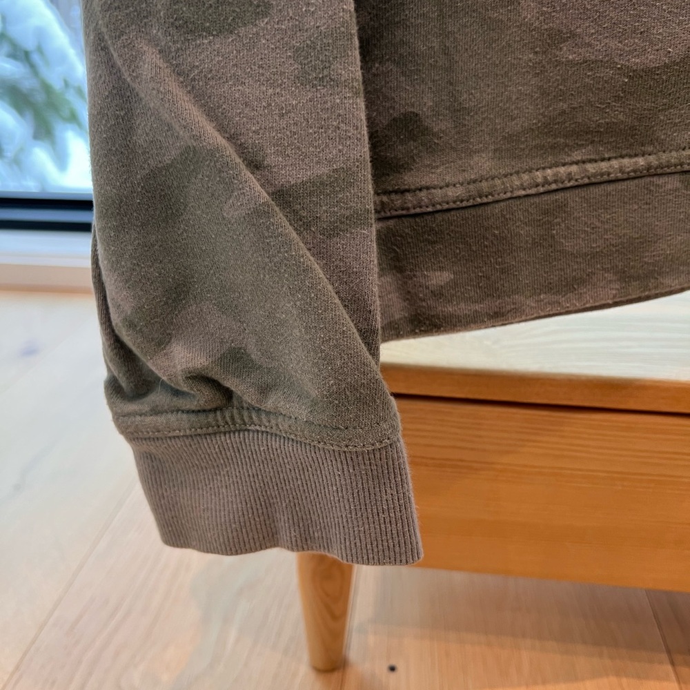 Universal Thread Olive Green Camo Sweatshirt Size… - image 7